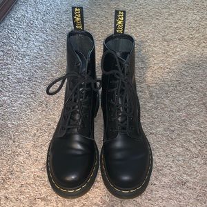 Dr Martens women's 1460 boot in perfect condition
